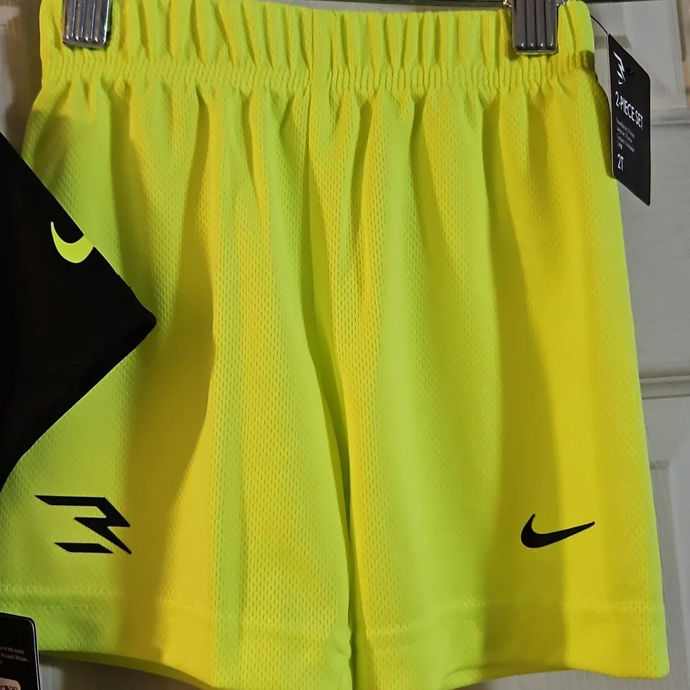 NIKE 3 BRAND 2 Piece Toddler Outfit: Black/Yellow: New With Tags: Size 2T